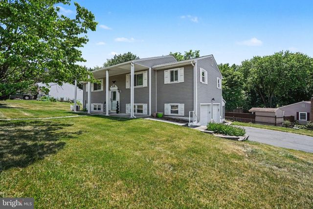 469 HOFFMAN DR, Harrisburg, PA 17111