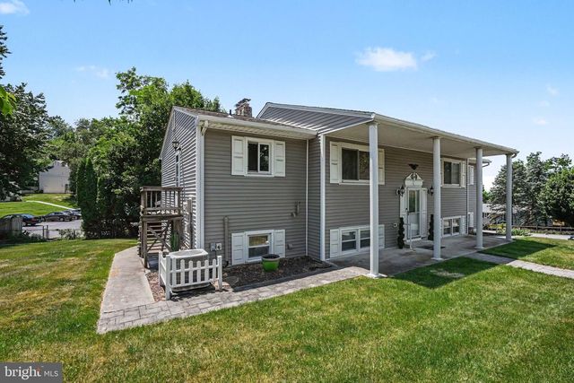 469 HOFFMAN DR, Harrisburg, PA 17111