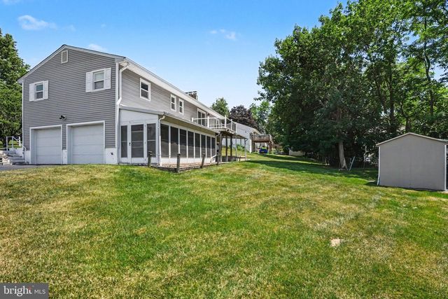 469 HOFFMAN DR, Harrisburg, PA 17111