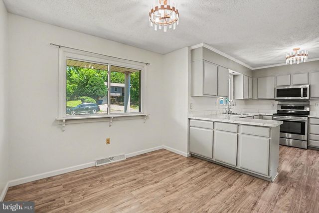469 HOFFMAN DR, Harrisburg, PA 17111