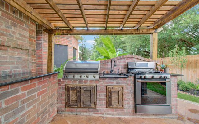 12223 Camden Meadow Drive, Tomball, TX 77375