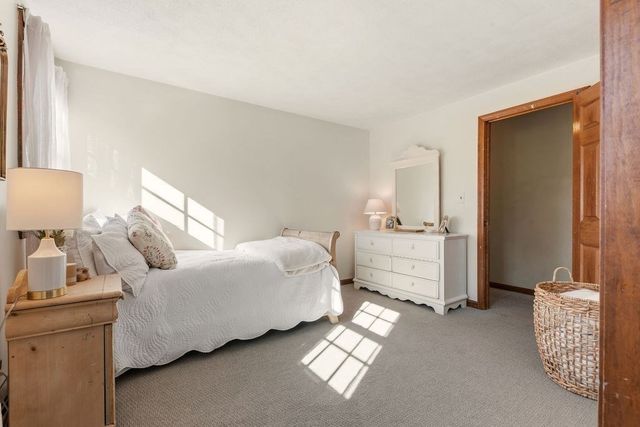 39 Cranberry Ln, Easton, MA 02375