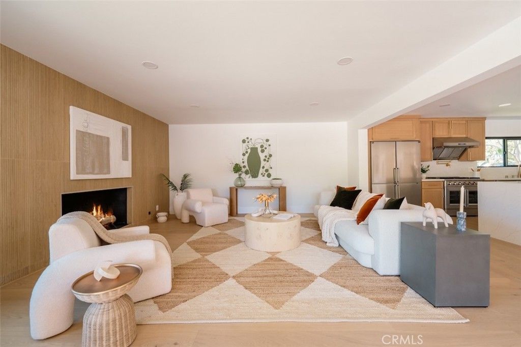 Image 10 of property listing at 17601 McCormick Street, Encino, CA 91316
