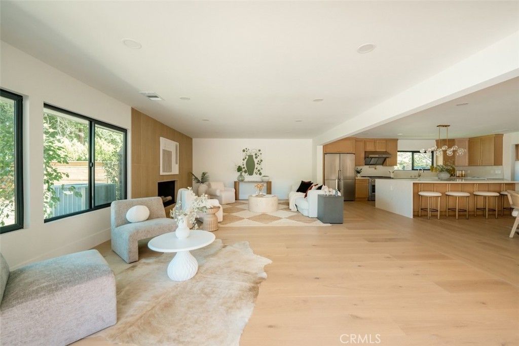 Image 12 of property listing at 17601 McCormick Street, Encino, CA 91316