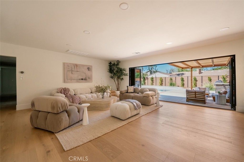 Image 15 of property listing at 17601 McCormick Street, Encino, CA 91316
