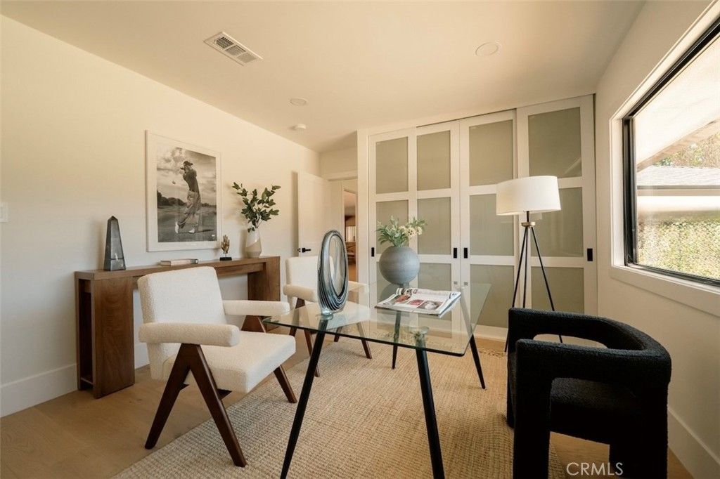 Image 16 of property listing at 17601 McCormick Street, Encino, CA 91316