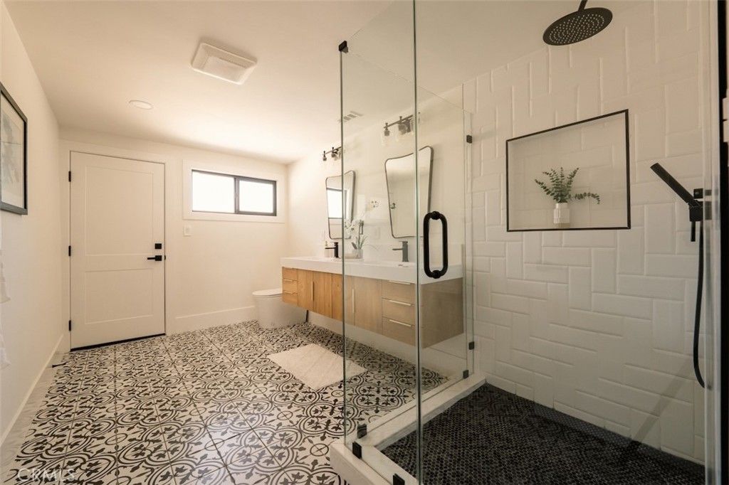 Image 17 of property listing at 17601 McCormick Street, Encino, CA 91316