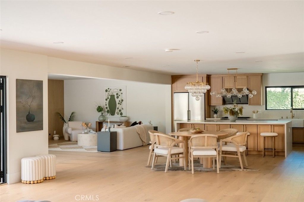 Image 2 of property listing at 17601 McCormick Street, Encino, CA 91316