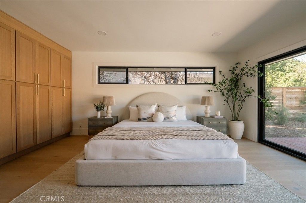 Image 22 of property listing at 17601 McCormick Street, Encino, CA 91316