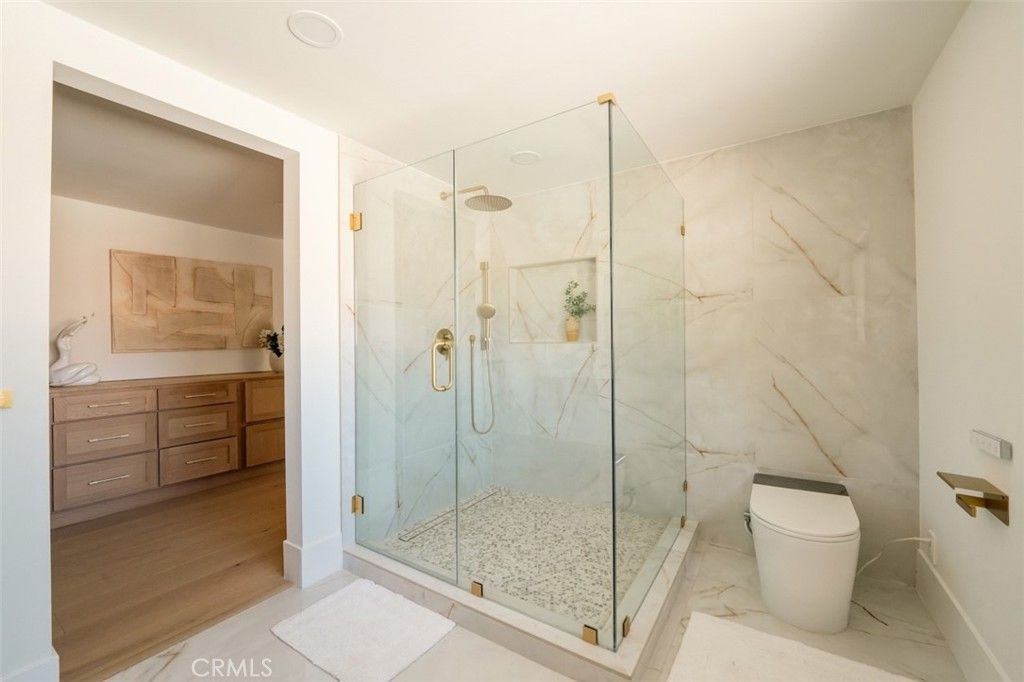 Image 27 of property listing at 17601 McCormick Street, Encino, CA 91316
