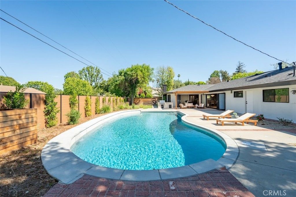 Image 29 of property listing at 17601 McCormick Street, Encino, CA 91316