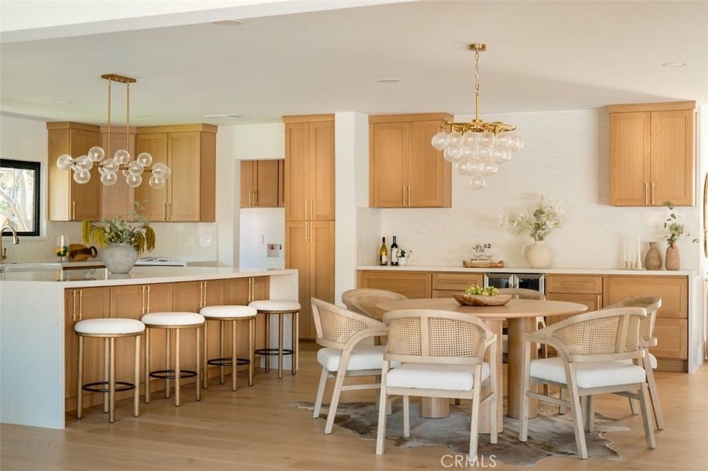 Image 5 of property listing at 17601 McCormick Street, Encino, CA 91316