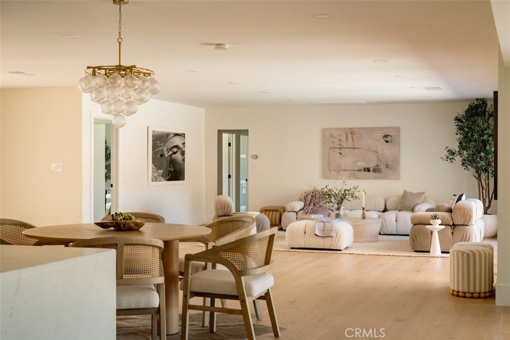 Image 6 of property listing at 17601 McCormick Street, Encino, CA 91316