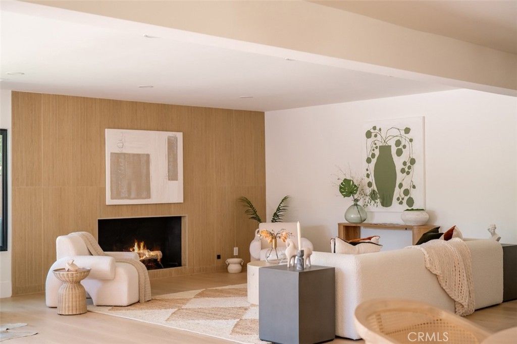 Image 9 of property listing at 17601 McCormick Street, Encino, CA 91316