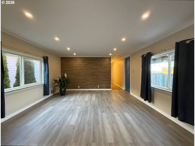 232 Ne OHIO Ave, Bandon, OR 97411