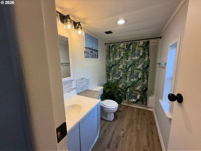 232 Ne OHIO Ave, Bandon, OR 97411