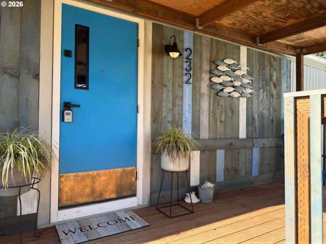 232 Ne OHIO Ave, Bandon, OR 97411