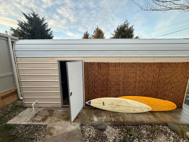 232 Ne OHIO Ave, Bandon, OR 97411