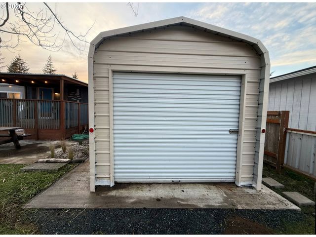 232 Ne OHIO Ave, Bandon, OR 97411