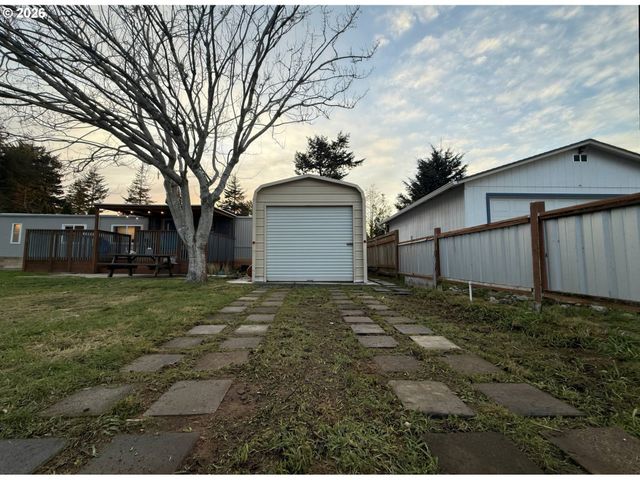 232 Ne OHIO Ave, Bandon, OR 97411