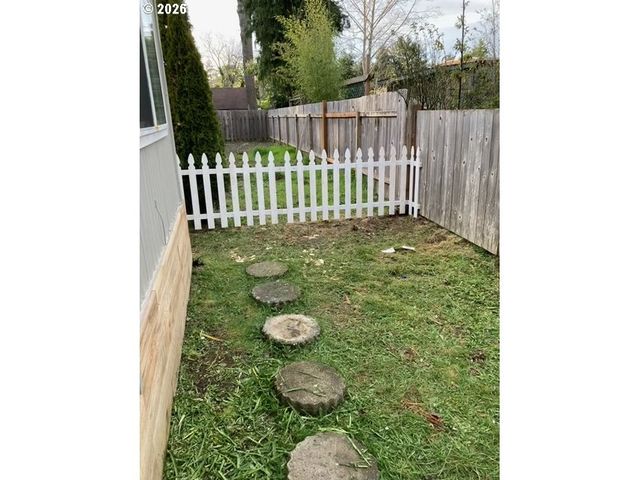 232 Ne OHIO Ave, Bandon, OR 97411