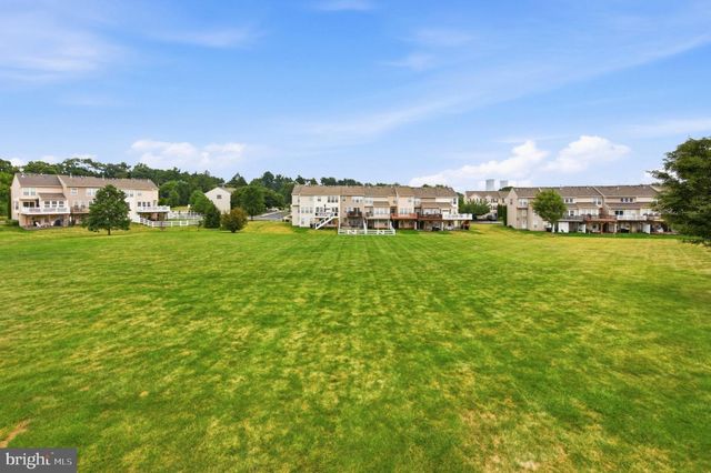 30 N SAVANNA DR, Pottstown, PA 19465