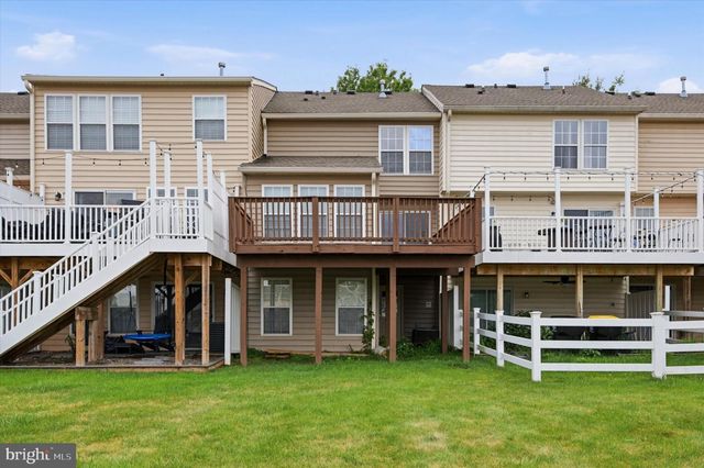 30 N SAVANNA DR, Pottstown, PA 19465