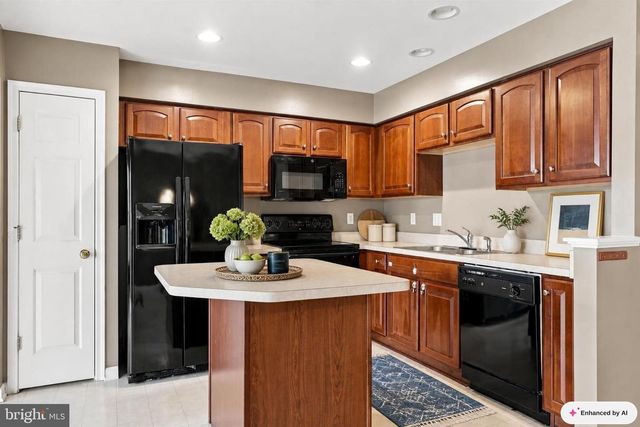 30 N SAVANNA DR, Pottstown, PA 19465