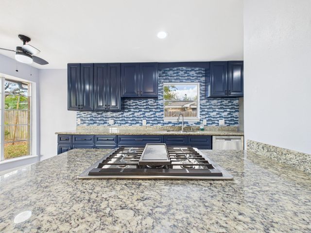 10915 Sagedowne Lane, Houston, TX 77089