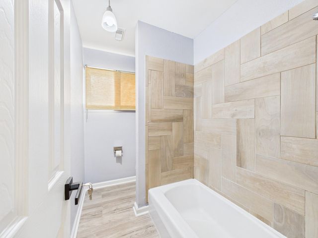 10915 Sagedowne Lane, Houston, TX 77089