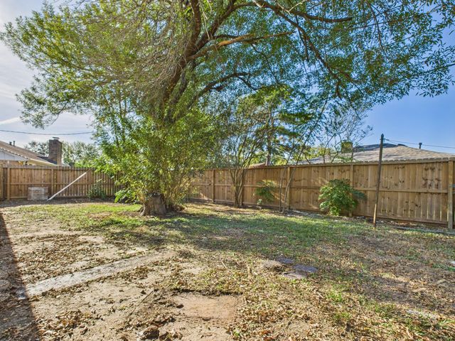 10915 Sagedowne Lane, Houston, TX 77089