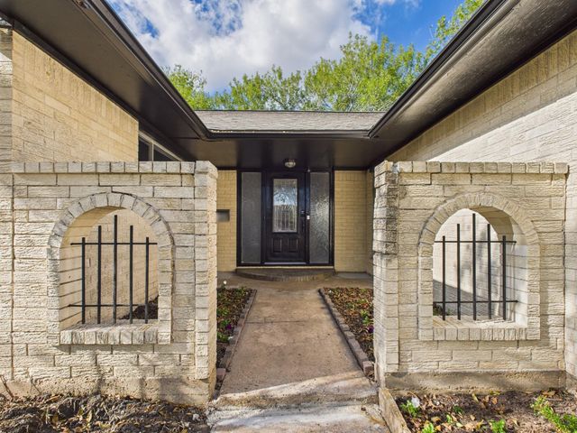 10915 Sagedowne Lane, Houston, TX 77089