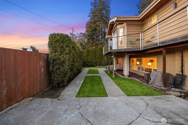 904 N 36th Street, Renton, WA 98056