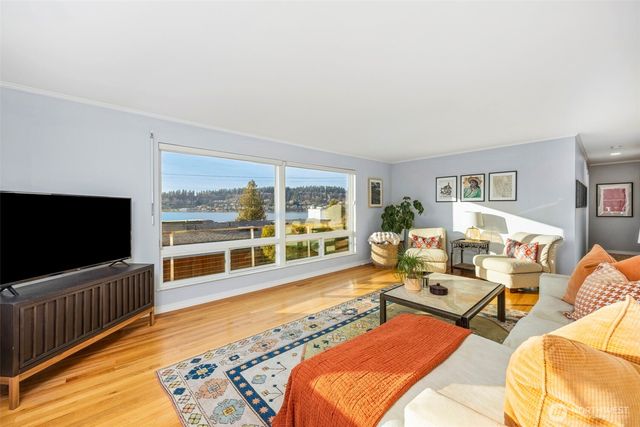 904 N 36th Street, Renton, WA 98056