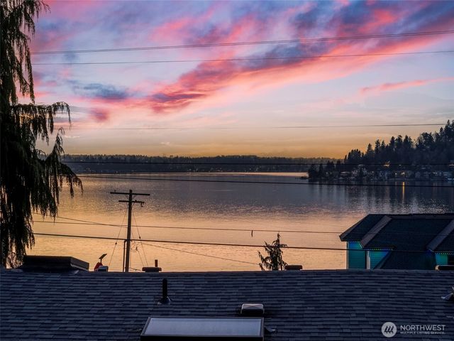 904 N 36th Street, Renton, WA 98056