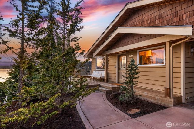 904 N 36th Street, Renton, WA 98056