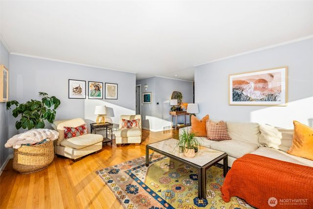 904 N 36th Street, Renton, WA 98056