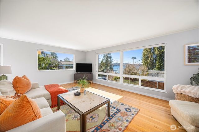 904 N 36th Street, Renton, WA 98056