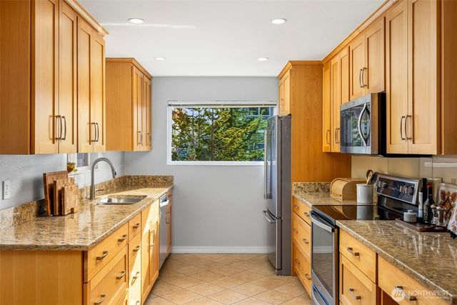 904 N 36th Street, Renton, WA 98056