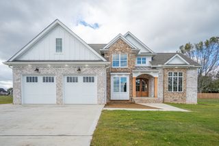 1050 Baylee Cir, Lawrenceburg, TN 38464