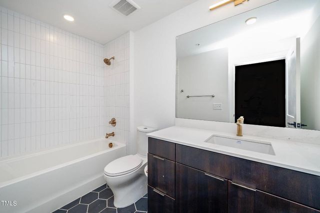 615 W Peace Street 306, Raleigh, NC 27605