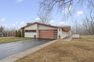 2330 N Pine Center Drive, West Bloomfield Twp, MI 48323