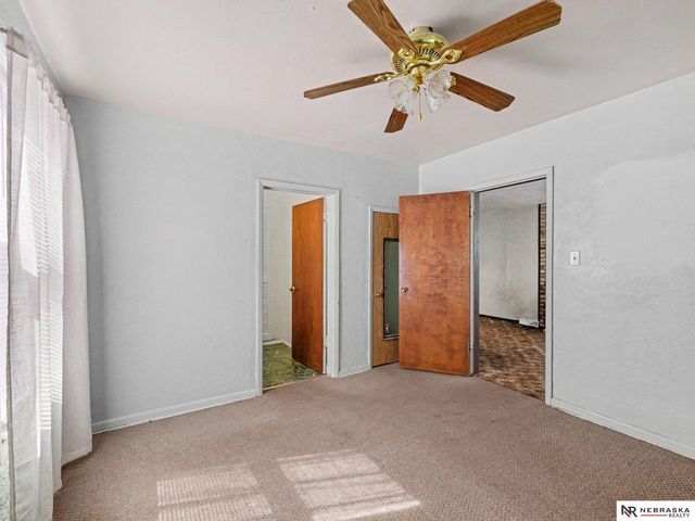5621 Lake Street, Omaha, NE 68104