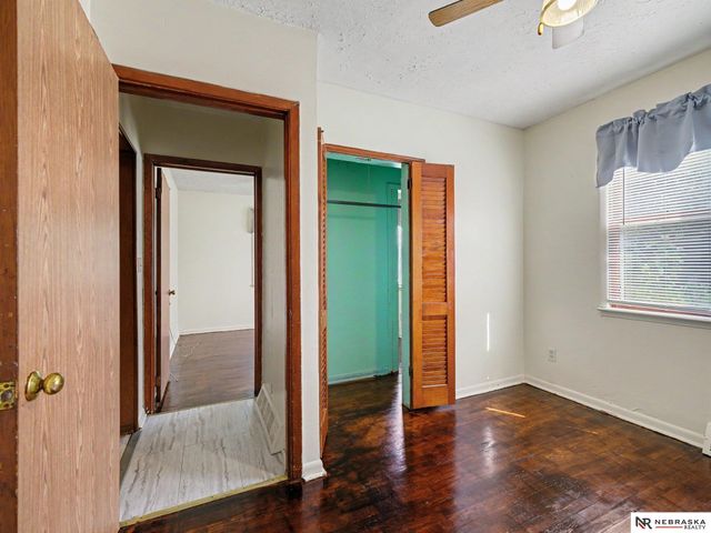 5621 Lake Street, Omaha, NE 68104