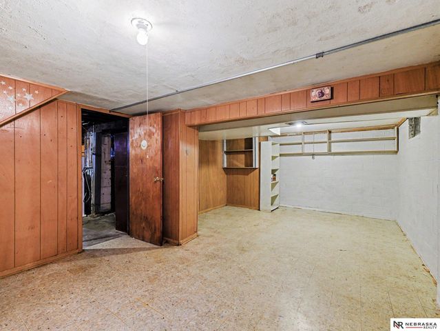 5621 Lake Street, Omaha, NE 68104