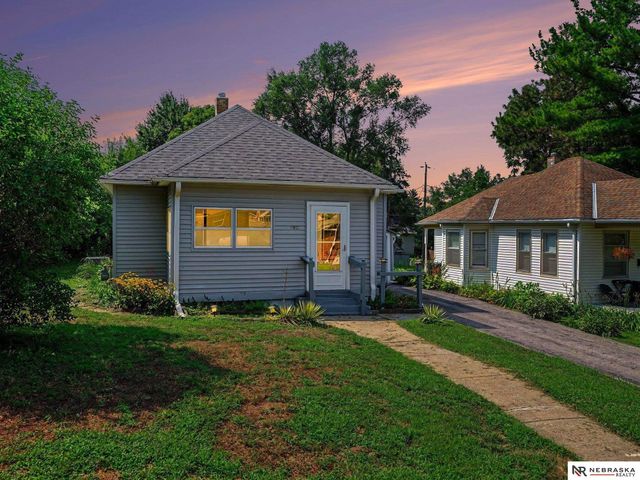 5621 Lake Street, Omaha, NE 68104
