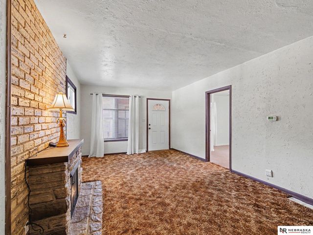 5621 Lake Street, Omaha, NE 68104