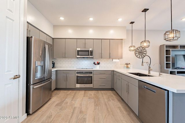 250 W QUEEN CREEK Road 206, Chandler, AZ 85248