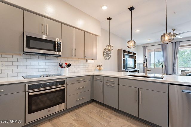 250 W QUEEN CREEK Road 206, Chandler, AZ 85248