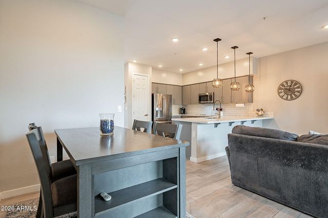 250 W QUEEN CREEK Road 206, Chandler, AZ 85248